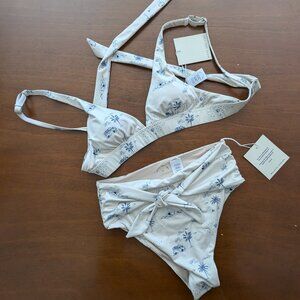 KITTY AND VIBE white 2pc bikini, size xs/s 💙 beach scene pattern